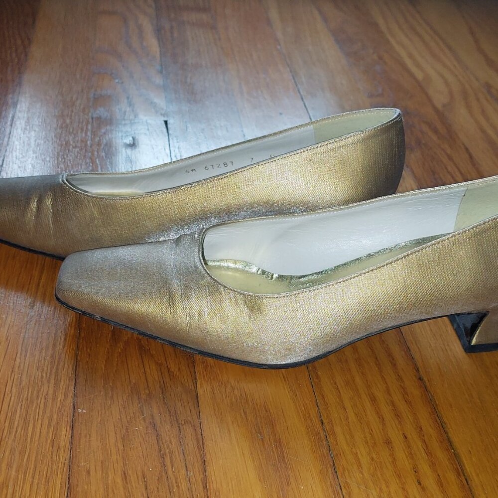 Stuart Weitzman Low Heel Shoes - image 3